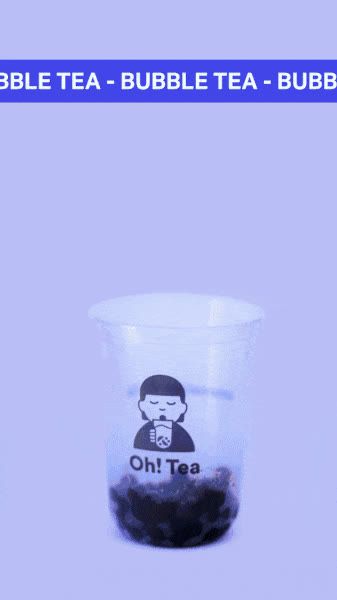 Vaso de bubble tea de Oh! Tea sobre fondo lila